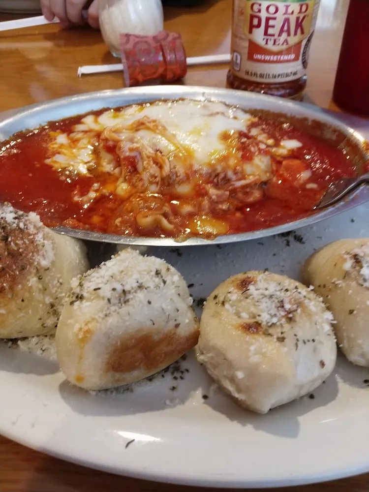 Lasagna with Garlic Knots